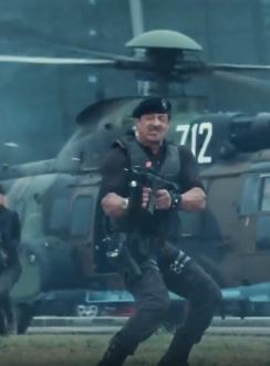 《敢死队2》全面解说：从剧情到人物到枪械讲的详细，看得过瘾！