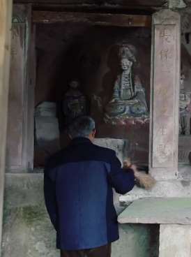 视频记录几位大足石刻文保员守国宝的故事