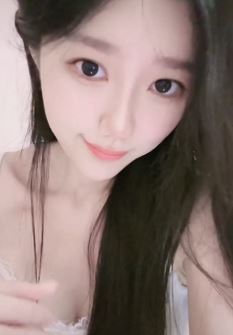 重庆女主播「小美公主」穿性感吊带分享日常随拍 网友:越看越喜欢