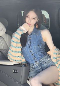 杭州小姐姐「SurbLue」分享性感辣妹穿搭,网友:有空直播下,我要刷嘉年华