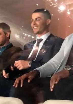 C罗首返伯纳乌观战西班牙国家德比