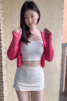 长相似全智贤的小姐姐「藏娇」跳叮叮当当舞 网友:舞蹈太魔性了!