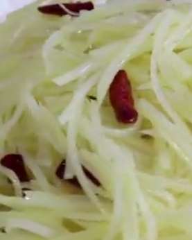 土豆丝这么炒又脆又好吃，来学学四川的特色做法吧！