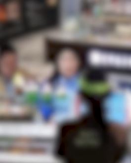 温州一女子与店员起争执露制服威胁