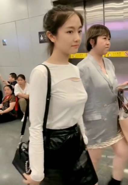 漂亮的邻家女孩，喜欢的给点个赞吧！