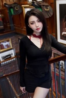 模特小姐姐「可尼Kini」性感穿搭居家秀身材,这大长腿就是一个美