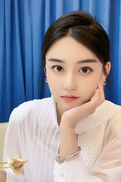 第一眼看小姐姐有种初恋的感觉 网友：美得像坠落凡间的天使