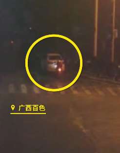 情侣吵架后男方不接电话 女方酒后骑车猛撞男友轿车