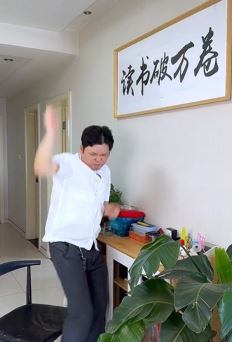 陈老斯夫妻搞笑:读书破万卷