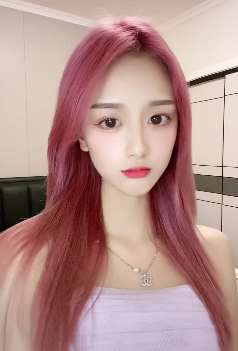 一头粉红色长发的小姐姐真是秀色可餐 网友：糟糕心动了！