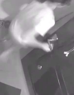 杭州一男子因每晚偷窥同小区女子被抓