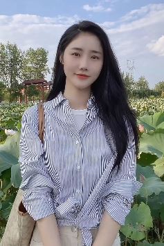 小姐姐「懒哥」分享户外游玩vlog,配文:怎么不怀念呢!