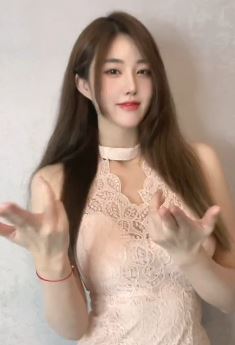 甜美小姐姐「小熊魏尼」长得好看身材好,舞也跳的棒棒得!