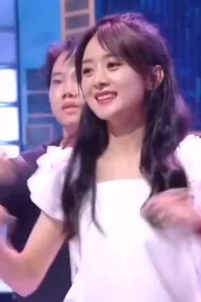 赵丽颖唱跳《说爱你》超甜超可爱