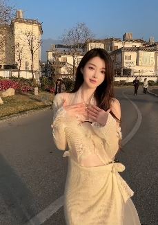 网红小姐姐「稚昂张」冬日户外路边浅跳,网友:迷人的小仙女