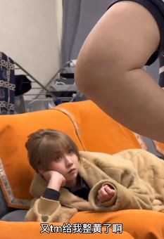 东北母女搞笑：老妈出去搞笑对象被女儿整黄