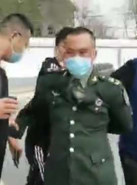甘肃一男子冒充军人借谈恋爱骗钱骗色