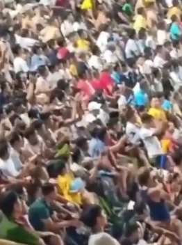 越南联赛重启 3万多球迷现场观赛无人戴口罩