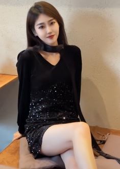 迷人女主播「七喜baby」穿时尚性感美裙分享日常随拍