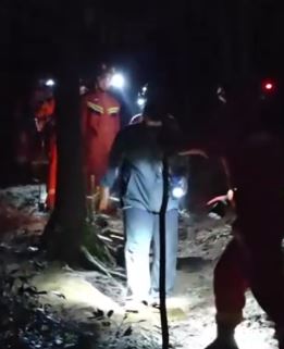 3名驴友夜爬大雷山被困报警求助