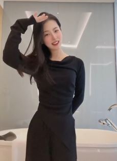 演员何雨宸穿黑色系穿搭跳越南鼓卡点舞 来看看卡的准不准