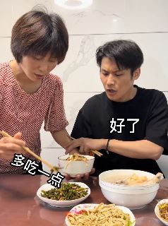 疯狂小杨哥抖音最新搞笑视频:想抱孙子那去做月嫂吧,天天能抱小孩!