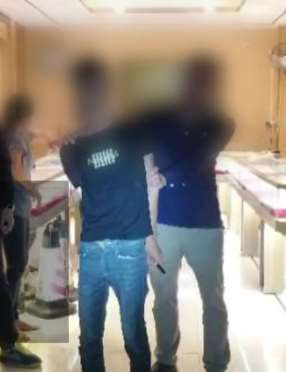 海南一男子欠下外债抢劫金店 15分钟后被抓