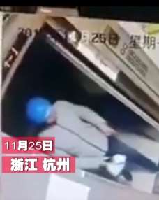 杭州一外卖员小区电梯里撒尿,撒完继续淡定送外卖!