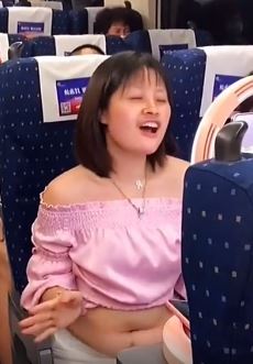 搞笑视频：有滤镜还化什么妆，榜一大哥如果看到对面的Ta还会守护吗？