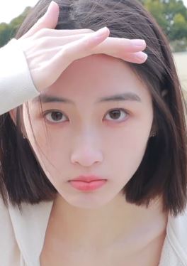 短发小姐姐「匡心雨」分享户外日常 网友:好精致一美女!