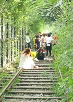 重庆一段废弃铁路步道走红 许多市民来此打卡成观光休闲地