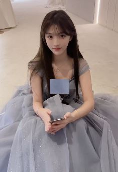 美女小姐姐「QAnna」穿婚纱礼服分享日常 网友:平台限制了你的极限