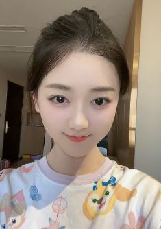 可爱小姐姐「一个梦」分享日常居家好状态 网友:好想生个这样的女儿