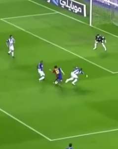 梅西逆天过人视频 0.5秒完成2次假动作