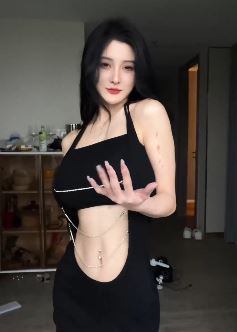 气质小姐姐「花木兰」黑色系性感穿搭居家浅跳  网友:这谁看了不迷糊