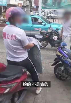 内蒙古赤峰一女子捡钱拒还 失主报警后仍未归还