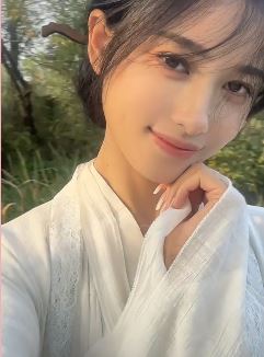 气质小姐姐「是小朱吖」穿汉服分享户外随拍  网友:这大概就是梦中情人
