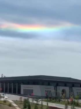 陕西延安上空出现"七彩祥云" 刷爆朋友圈