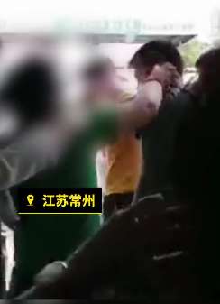 江苏一男子买二手车1月修4次 退车被拒维权时遭陌生女子殴打