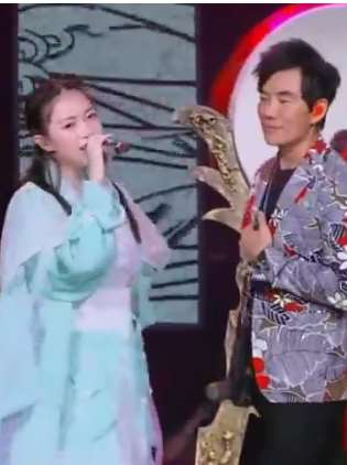 任贤齐与网络歌手现场合唱《天涯》