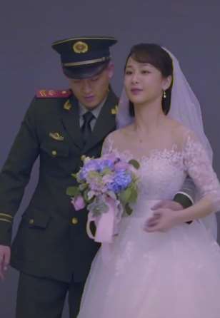 杨紫欧豪拍婚纱照，一个害羞一个主动