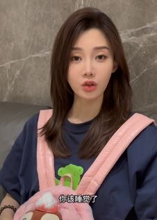 车模张芮尔搞笑：老师今天又罚我，可我觉得没做错！