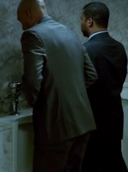 搞笑视频：厕所里浪叫的男人