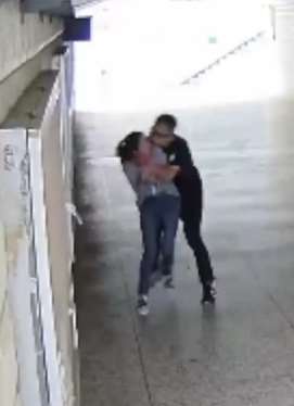 男子因猥亵她人被警方照片通缉，却反告警方侵权被法院驳回