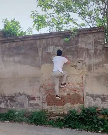 情龙功夫：挑战爬高墙