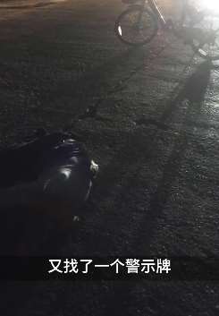 西安一醉酒男子躺马路中央 好心的哥守在身边直至120接走