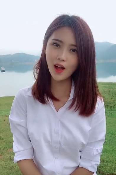 快手福利视频：听听美女唱的这首歌怎么样