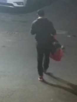 男子"惊喜"表白走错门，半夜翻窗入室成"惊悚"