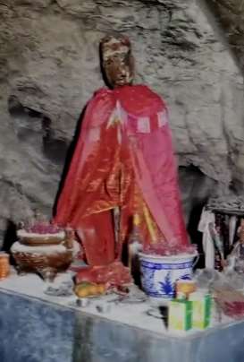 相传大海盗张保仔藏宝龙穴岛 游客慕名前来"寻宝"