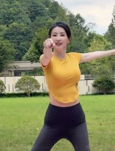 演员林静分享居家锻炼养生vlog，一段消气操带你退去烦恼休养情绪！